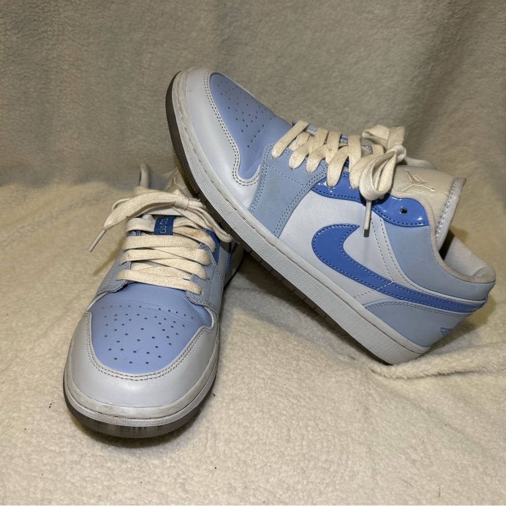 Air Jordan 1 Low SE “Mighty Swooshers” (men 9M)